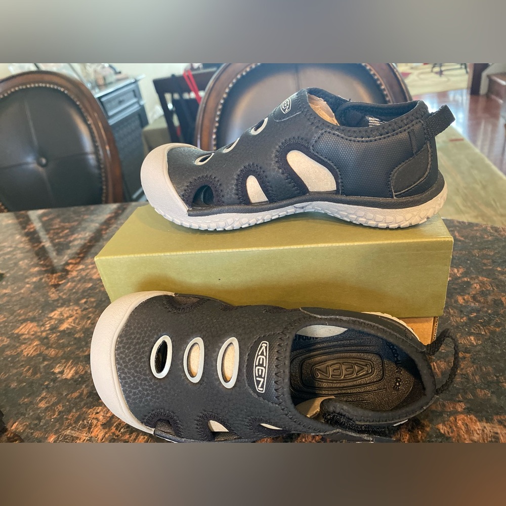 Keen Stingray Waterproof Black Unisex shoes/sandals size 11